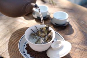 Rinsing tea leaves