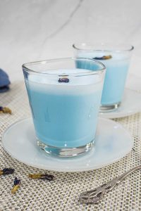 butterfly-pea-latte Glass of Blue Butterfly Pea Latte